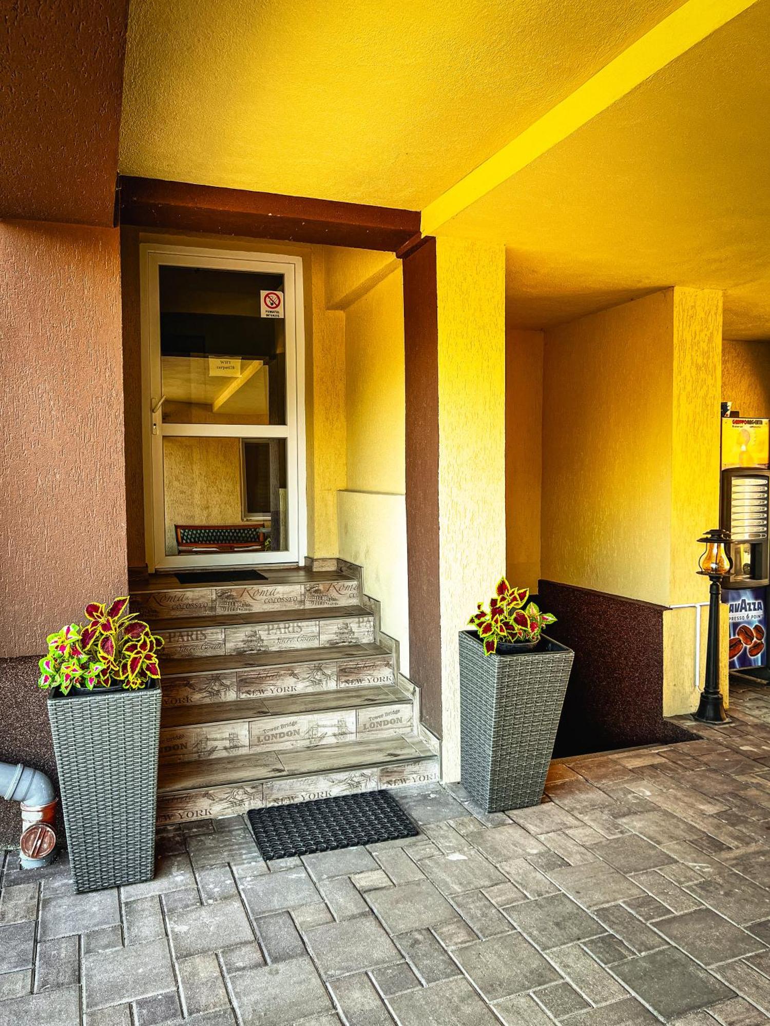 Pensiune Carpati Hunedoara Buitenkant foto