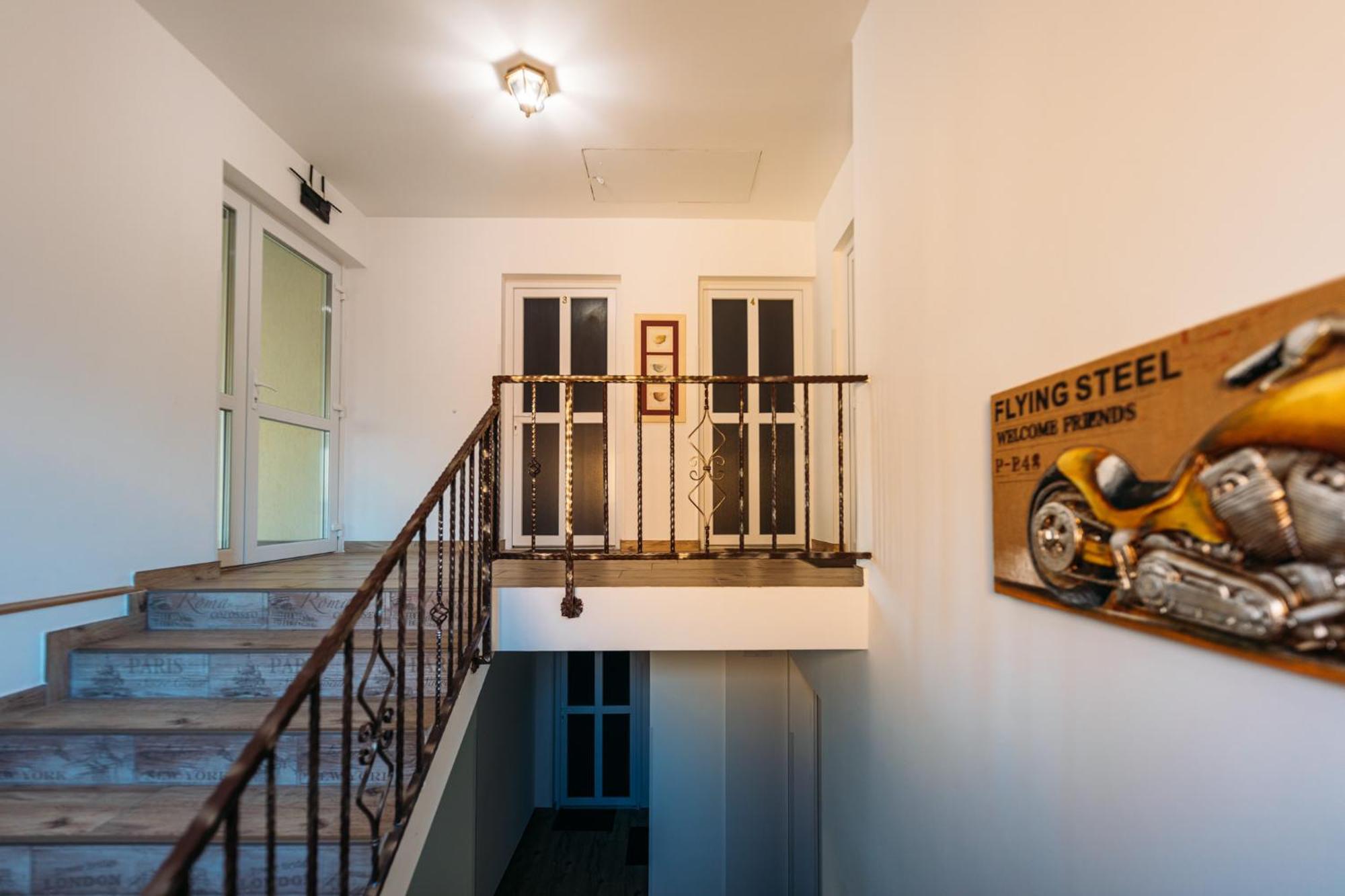 Pensiune Carpati Hunedoara Buitenkant foto
