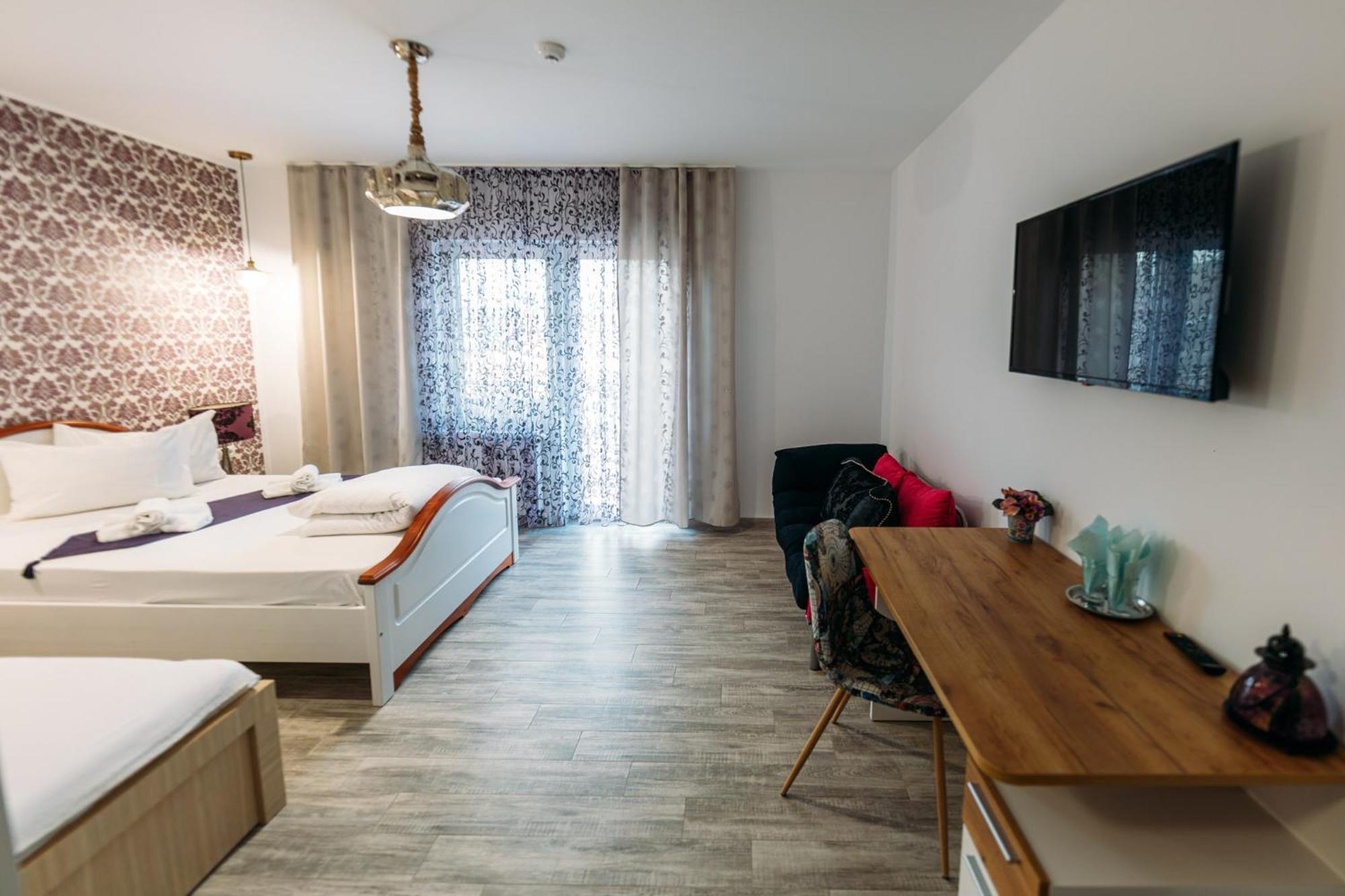 Pensiune Carpati Hunedoara Buitenkant foto